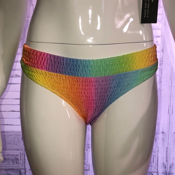 Rare Rainbow ruffle style Swimsuit Set. (P8) - Picture 4 of 7